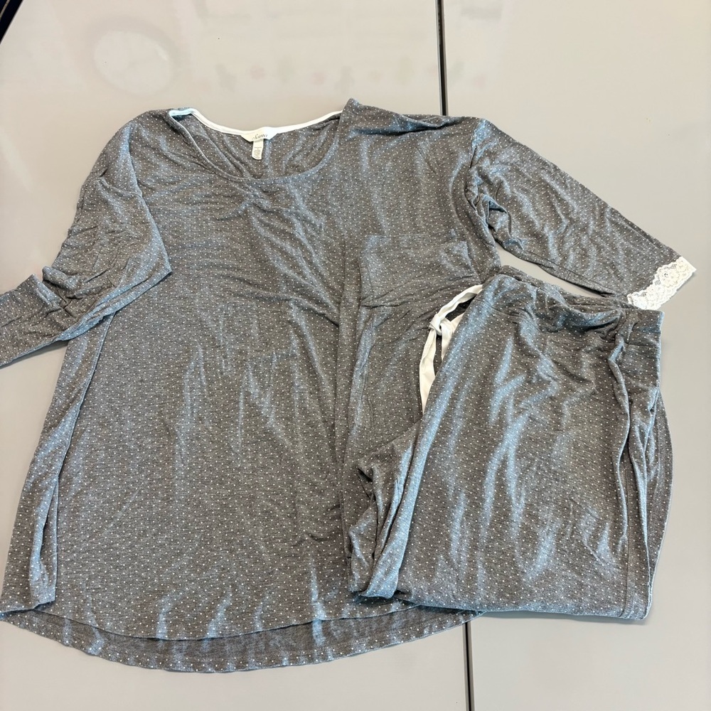 Soma Gray & White polka dot. Women's Pajama Set. Size Large
